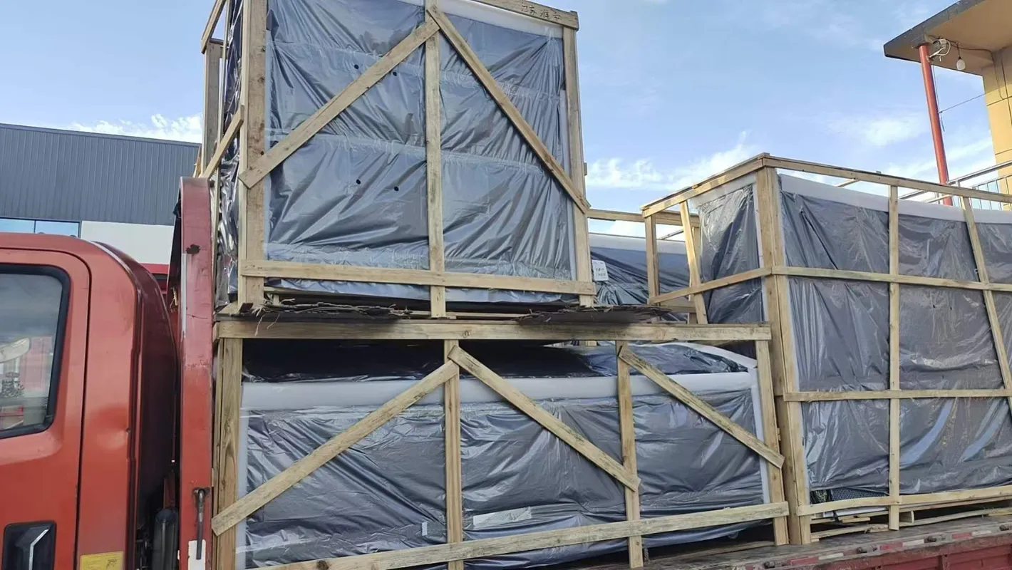 Xuefumei commercial display freezers packed in sturdy wooden crates and protective film in the warehouse, ensuring safe long-distance transportation.