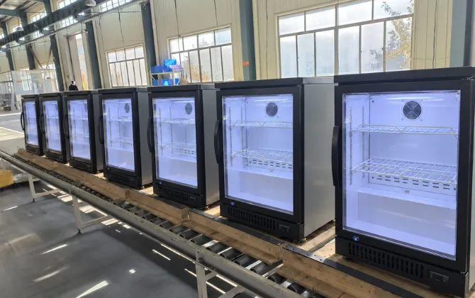 Glass door refrigerators on the Xuefumei factory production line